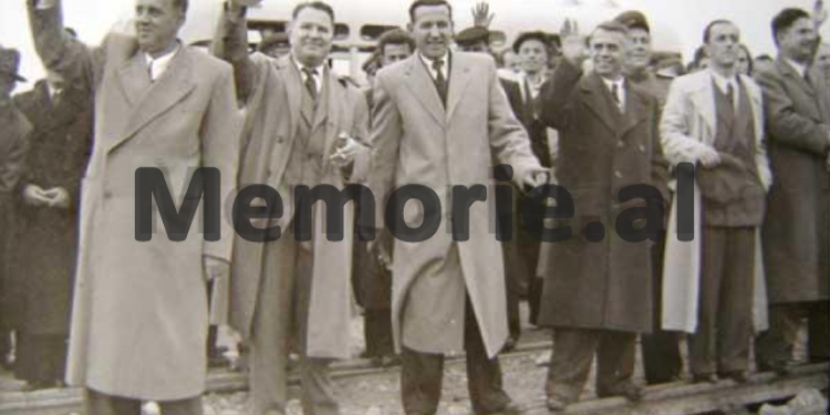 Kur nxënësit e “Sami Frashërit” shkruanin në mure “Vdekje Enver Hoxhës”