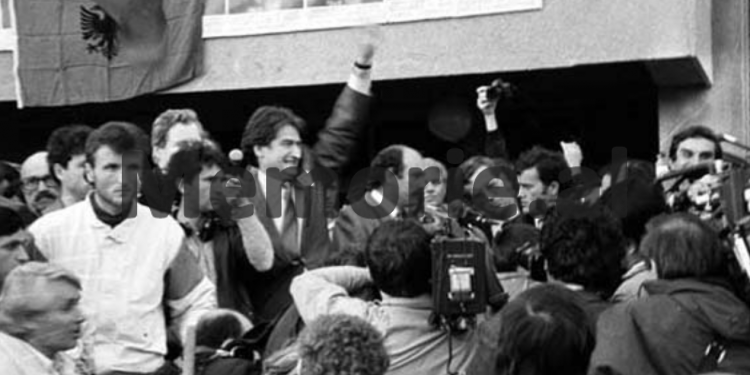 Imazhet e rralla në zgjedhjet e para pluraliste. Si votuan Nano, Berisha, Ramiz Alia dhe intervistat e tyre para kamerave….