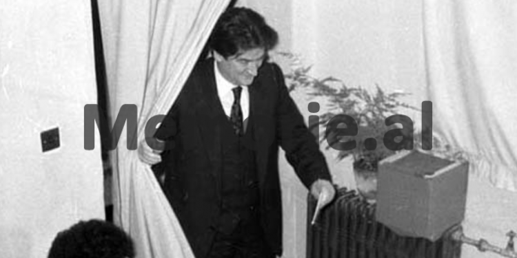 Imazhet e rralla në zgjedhjet e para pluraliste. Si votuan Nano, Berisha, Ramiz Alia dhe intervistat e tyre para kamerave….