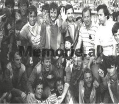 Si u arratisën në Athinë dy futbollistët tanë Bërshemi dhe Hoxha, masat që u morën ndaj familjeve të tyre e Klubit Vllaznia/Dokumenti sekret