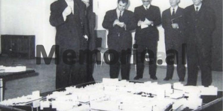 When Enver Hoxha debated with Spiro Koleka and Political Bureau, in front of the machete of the center of Tirana