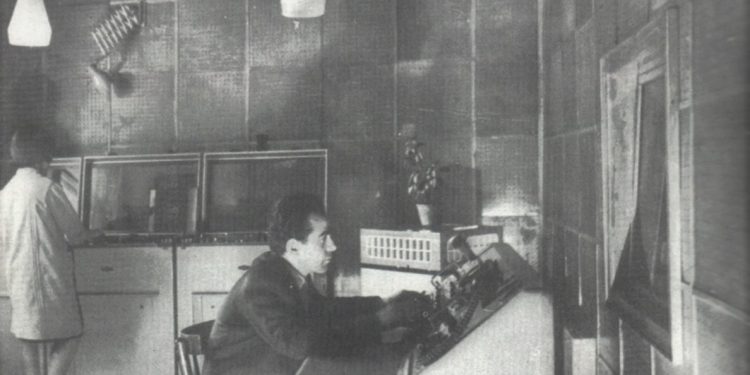 Letra për Enverin: Regjisori Bujar Kapexhiu u bën thirrje aktorëve që të mësojnë nga televizioni italian