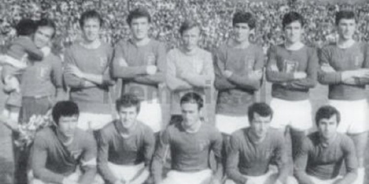 Kur futbollistët e Partizanit, Flamurtarit e Vllaznisë, ndesheshin me doganierët për magnetofonat e pakot e çimçakizave