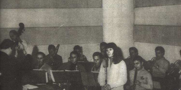 Letra për Enverin: Regjisori Bujar Kapexhiu u bën thirrje aktorëve që të mësojnë nga televizioni italian