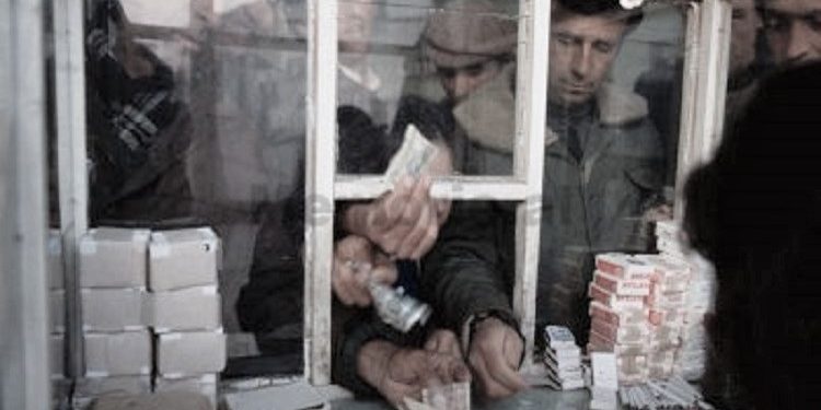 Fotot e rralla me imazhet të Shqipërisë socialiste në fundin e viteve ‘80-të dhe fillimin e viteve ‘90-të