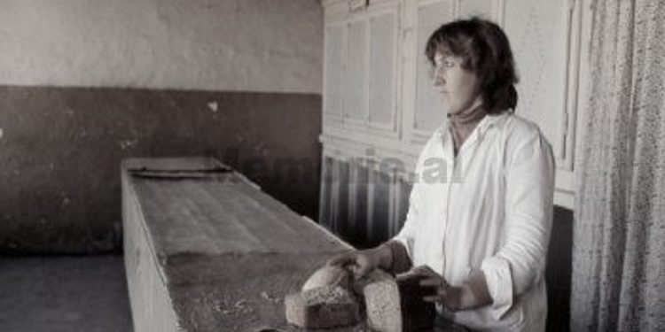 Fotot e rralla me imazhet të Shqipërisë socialiste në fundin e viteve ‘80-të dhe fillimin e viteve ‘90-të