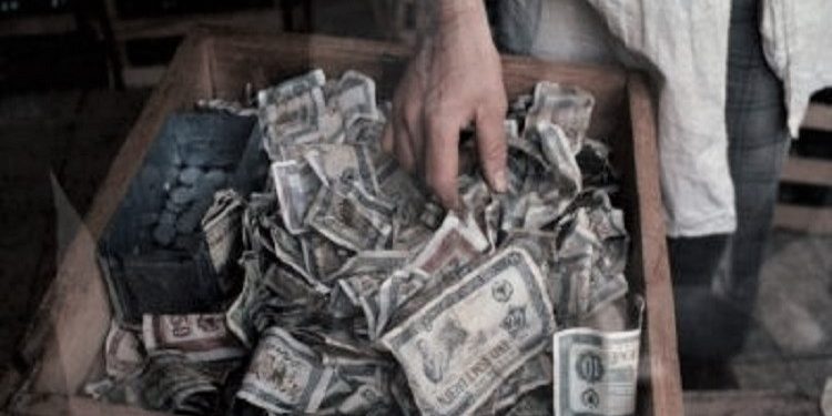 Fotot e rralla me imazhet të Shqipërisë socialiste në fundin e viteve ‘80-të dhe fillimin e viteve ‘90-të