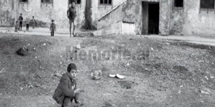 Fotot e rralla me imazhet të Shqipërisë socialiste në fundin e viteve ‘80-të dhe fillimin e viteve ‘90-të