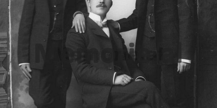 Publikohen fotot e rralla dhe të panjohura të familjes së njohur Koliqi