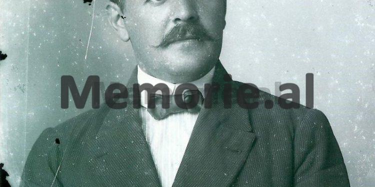 Publikohen fotot e rralla dhe të panjohura të familjes së njohur Koliqi