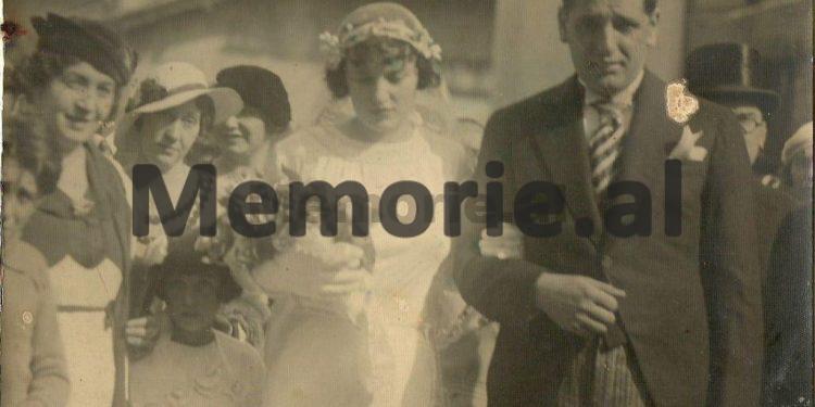 Publikohen fotot e rralla dhe të panjohura të familjes së njohur Koliqi