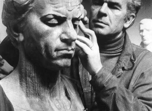 Dëshmia e rrallë e skulptorit rebel Agim Rada: Kristaqi më trajtonte si djalin e tij dhe kur shaja regjimin, më thoshte “pusho, mbylle gojën”, ndërsa Edi qeshte….?! Si më ndihmoi Edi për librin e autorit serb që ma bllokuan…(fotot e panjohura)