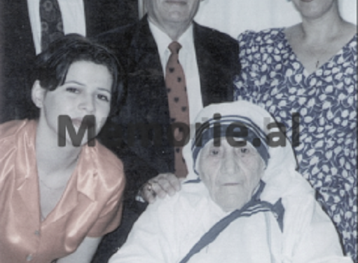 Pjetër Arbnori me nene Terezen