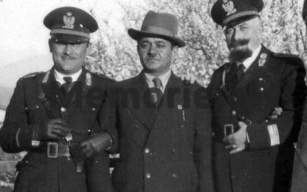 Shefqet Verlaci ne mes te dy oficerve te xhandarmerise shqiptare gjate okupimit italian