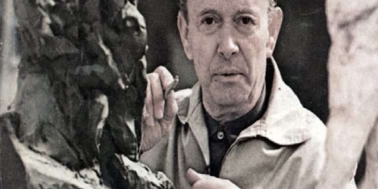 Raporti i Çajup Rusmajlit: Odhise Paskali shet bustet e Enverit, lekët i prish me gra dhe vajza imorale