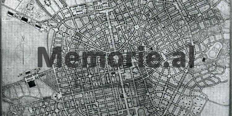 Kur Enveri me Spiro Kolekën dhe Byronë Politike debatonin me tone të larta para maketit të qendrës së Tiranës.