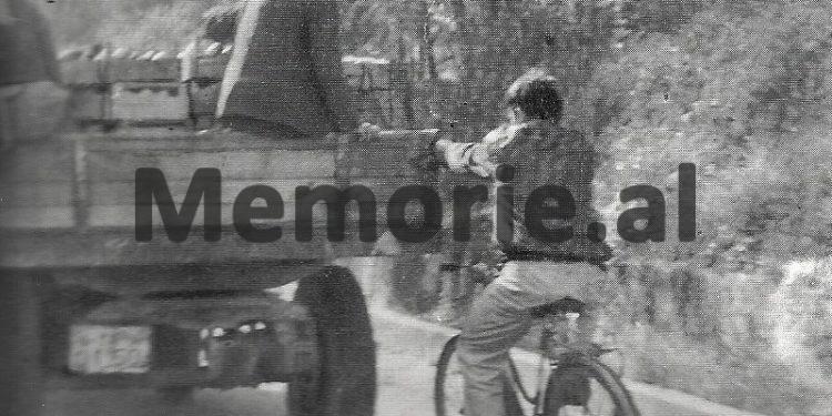 Fotot e rralla me imazhet të Shqipërisë socialiste në fundin e viteve ‘80-të dhe fillimin e viteve ‘90-të