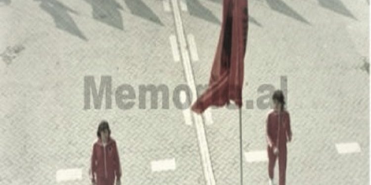 Rrëfimi i Ajet Toskës: Ju tregoj porositë që më dha Sigurimi i Shtetit kur takova Enverin në tribunën e stadiumit “Qemal Stafa” në tetorin e 1984-ës (fotot e rralla)