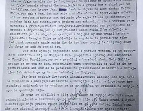 Letra për Enverin: Pandeliu dhe Rexhepi takuan një grua dhe e ftuan të shkojë në kinema, ajo u çudit nga ky guxim, por për të mos prishur miqësinë shqiptaro-kineze, shkoj. Në mes të filmit, e nxorën ….