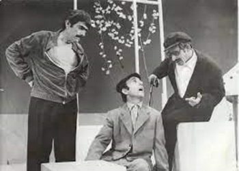 Letra për Enverin: Regjisori Bujar Kapexhiu u bën thirrje aktorëve që të mësojnë nga televizioni italian