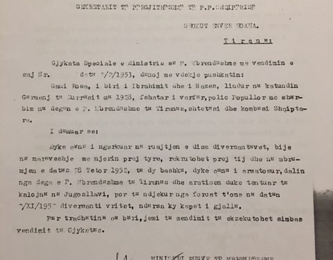 Urdhëratë me shkrim të Enverit: “Të pushkatohen”, “të ekzekutohet”,”dakord me propozimin për dënimin me vdekje”…