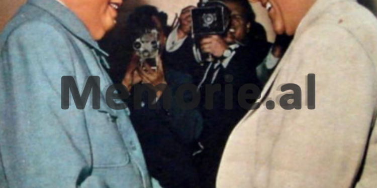 Revista zvicerane: Shqipëria “Kina e vogël e kuqe Europës”, me 25 mijë policë, fëmijët informatorë të Sigurimit, priftërinj fshesaxhinj?!