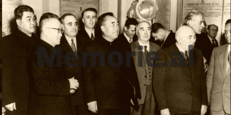 Revista zvicerane: Shqipëria “Kina e vogël e kuqe  Europës”, me 25 mijë policë, fëmijët informatorë të Sigurimit, priftërinj fshesaxhinj?!