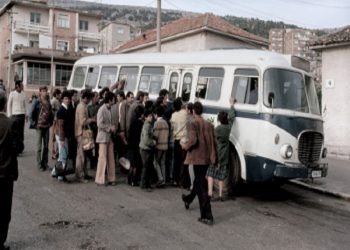 Bëmat e diktatorit shqiptar në librin e panjohur “Shqipëria e Enver Hoxhës”, i gazetarëve të TANJUG-ut, botuar në Beograd në 81-in…