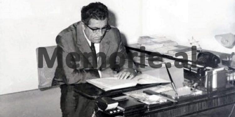 Beqir Balluku duke punuar ne zyren e tij ne MMP