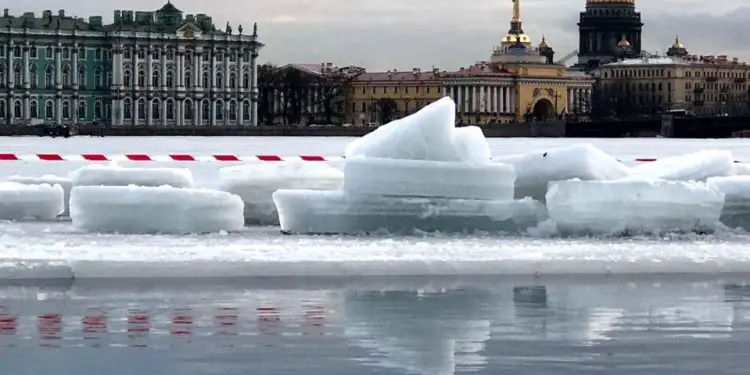 Shën Petersburgu, mrekullia arkitekturore që u krijua mbi kënetë