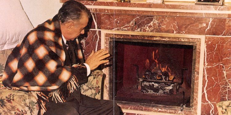 Memorie.al Enver Hoxha ne shtepine e tij