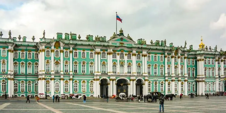 Shën Petersburgu, mrekullia arkitekturore që u krijua mbi kënetë