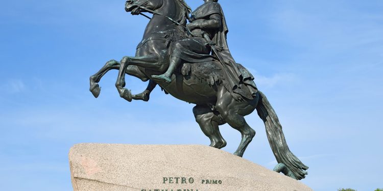 Shën Petersburgu, mrekullia arkitekturore që u krijua mbi kënetë