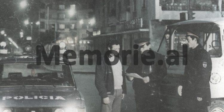 Revista zvicerane: Shqipëria “Kina e vogël e kuqe Europës”, me 25 mijë policë, fëmijët informatorë të Sigurimit, priftërinj fshesaxhinj?!