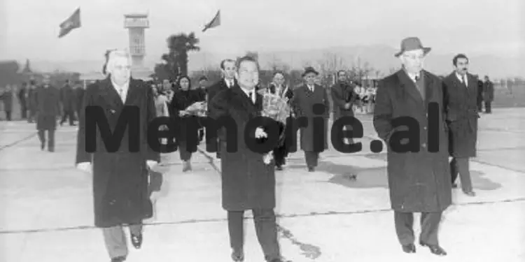 Imazhe të personaliteteve që vizituan Shqipërinë nga 1930-ta e deri më 1991
