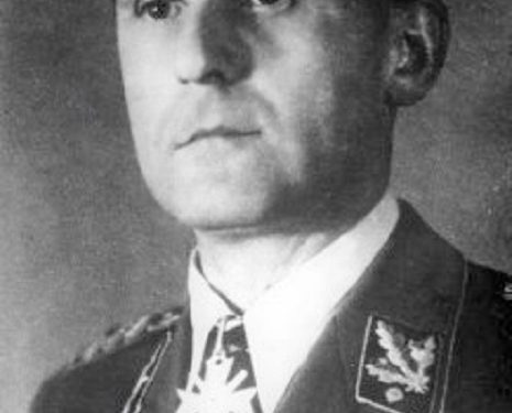 Ish-oficeri i Sigurimit, pohon akuzat e CIA-s se shefi i Gestapos së Hitlerit, Heinrich Mueller, u strehua në Tiranë dhe “Zëri i Popullit” e përgënjeshtroi pas protestave para ambasadës sonë në Vjenë…