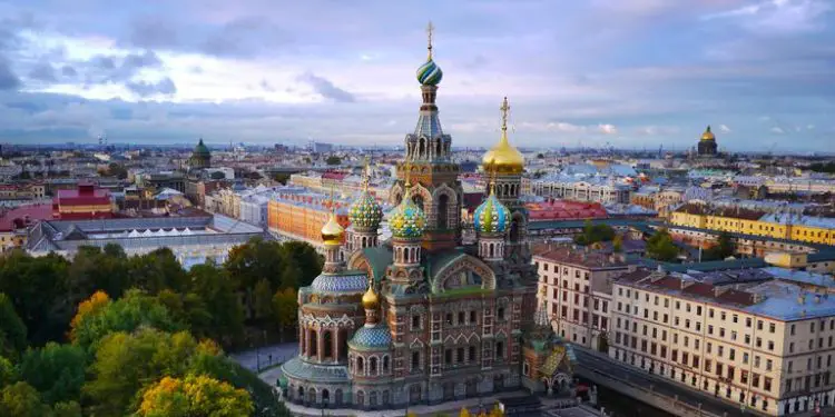 Shën Petersburgu, mrekullia arkitekturore që u krijua mbi kënetë