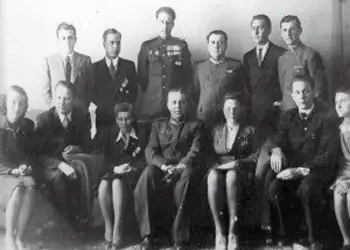 enver-nexhmije-komsomolas