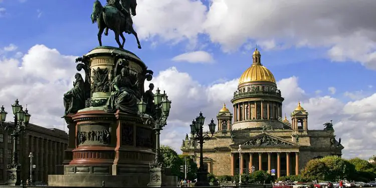 Shën Petersburgu, mrekullia arkitekturore që u krijua mbi kënetë