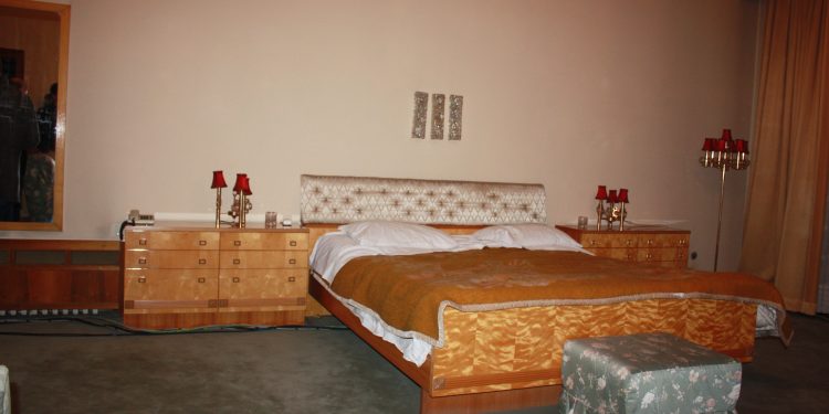 Memorie.al vila enverit