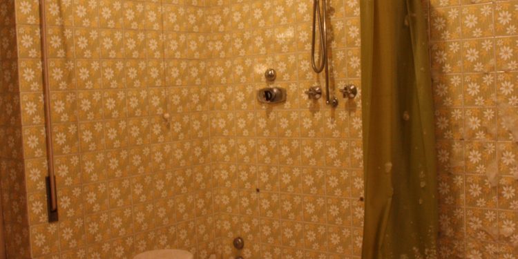 Memorie.al vila enverit