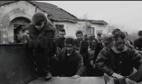 Senatori amerikan, Kersten: Enveri ka internuar burra, gra, fëmijë e pleq në kampe përqendrimi dhe po e zhdukë fare racën shqiptare…