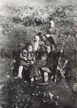 Trakti i Staraveckës: Largohem nga Partia Komuniste e fëlliqur. Në Berat vramë e premë për t’ju marrë paratë njerëzve dhe në Perisenkë zumë gratë nga shalët dhe sisët…