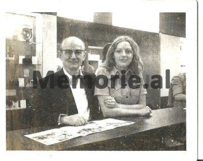 Revista franceze: Enver Hoxha, një djalosh i bukur, bridhte pas femrave dhe dashuriçkat e tij, ishin një faktor…