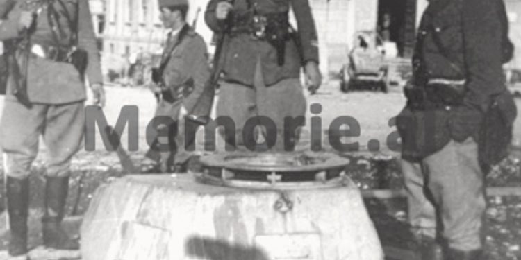 “Më 13 nëntor ’44, partizanët e Halit Tafanit na vranë babanë në oborr”, dëshmia e rrallë dhe emrat e 37 personave që u ekzekutuan te…(fotot e panjohura)