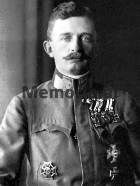 Trakti i Staraveckës: Largohem nga Partia Komuniste e fëlliqur. Në Berat vramë e premë për t’ju marrë paratë njerëzve dhe në Perisenkë zumë gratë nga shalët dhe sisët…