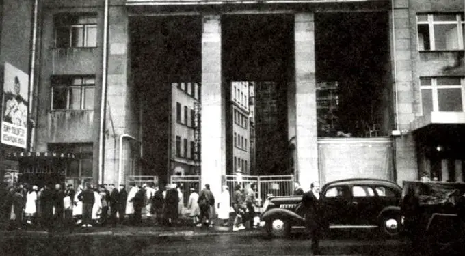 Historia e shtëpisë në argjinaturë, reportazhi i gazetarit amerikan Joshua Yaffa, në “The New Yorker” në Moskë