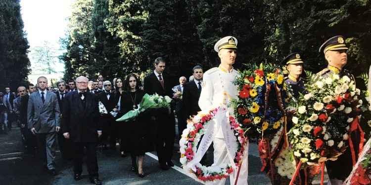 Memorie.al Kthimi i eshtrave të Mbretit Zog