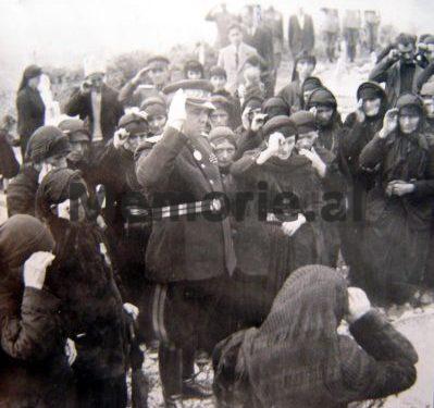 Senatori amerikan, Kersten: Enveri ka internuar burra, gra, fëmijë e pleq në kampe përqendrimi dhe po e zhdukë fare racën shqiptare…