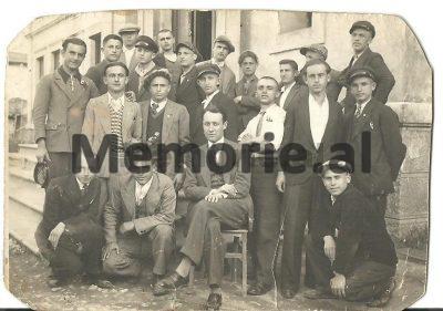 Revista franceze: Enver Hoxha, një djalosh i bukur, bridhte pas femrave dhe dashuriçkat e tij, ishin një faktor…